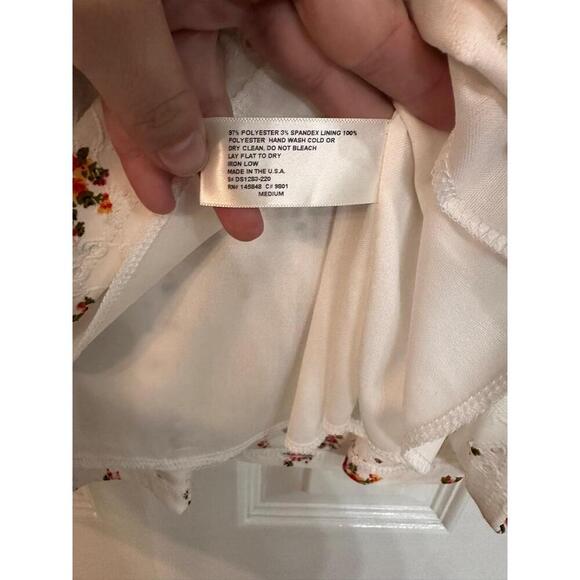 EVERLY Dress Womens Size M White Floral Babydoll Ruffle V Neck Eyelet Boho - Picture 7 of 8